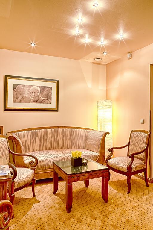Hotel Restaurant "Le Strasbourg" Bitche Habitación foto
